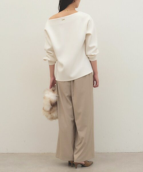 LOUNGEDRESS(ラウンジドレス)の「《着心地抜群/ヘルシーに華奢見え》【JAPAN MADE】オフショルプルオーバー(スウェット・レディース・オフホワイト/モカ/グレー・FREE)」の8枚目の写真