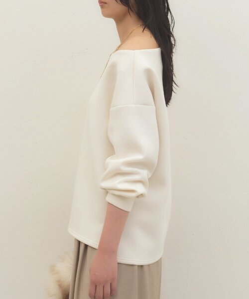 LOUNGEDRESS(ラウンジドレス)の「《着心地抜群/ヘルシーに華奢見え》【JAPAN MADE】オフショルプルオーバー(スウェット・レディース・オフホワイト/モカ/グレー・FREE)」の11枚目の写真