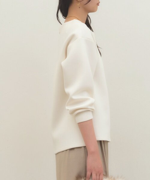 LOUNGEDRESS(ラウンジドレス)の「《着心地抜群/ヘルシーに華奢見え》【JAPAN MADE】オフショルプルオーバー(スウェット・レディース・オフホワイト/モカ/グレー・FREE)」の13枚目の写真