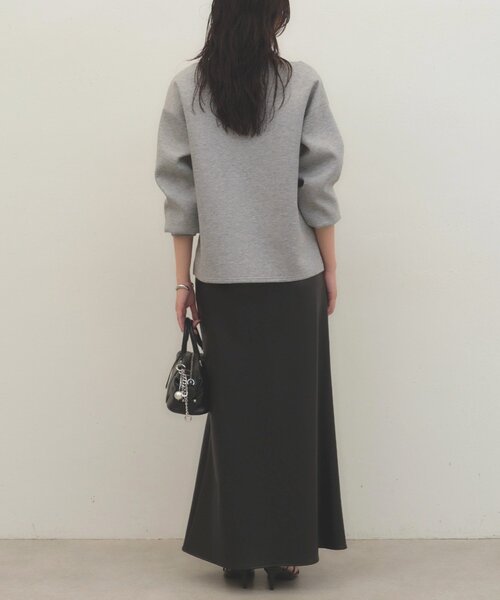 LOUNGEDRESS(ラウンジドレス)の「《着心地抜群/ヘルシーに華奢見え》【JAPAN MADE】オフショルプルオーバー(スウェット・レディース・オフホワイト/モカ/グレー・FREE)」の16枚目の写真
