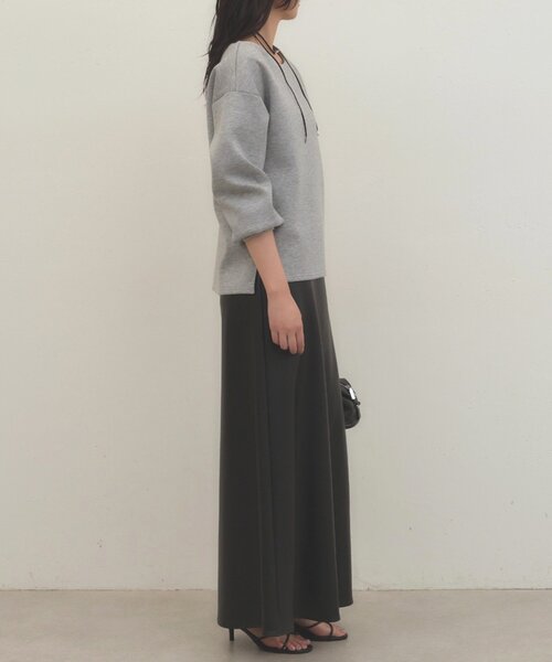 LOUNGEDRESS(ラウンジドレス)の「《着心地抜群/ヘルシーに華奢見え》【JAPAN MADE】オフショルプルオーバー(スウェット・レディース・オフホワイト/モカ/グレー・FREE)」の17枚目の写真