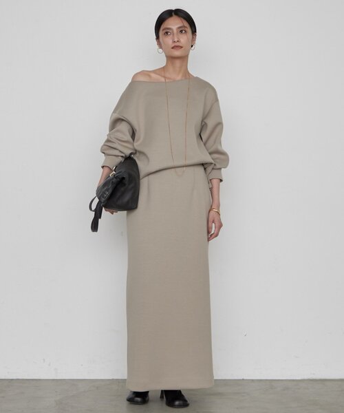 LOUNGEDRESS(ラウンジドレス)の「《着心地抜群/ヘルシーに華奢見え》【JAPAN MADE】オフショルプルオーバー(スウェット・レディース・オフホワイト/モカ/グレー・FREE)」の22枚目の写真