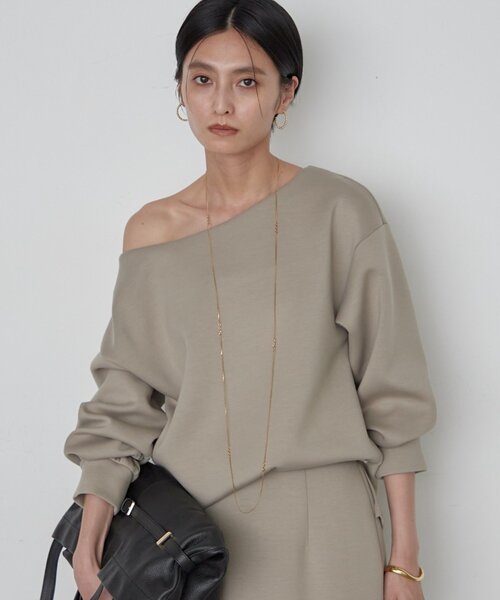 LOUNGEDRESS(ラウンジドレス)の「《着心地抜群/ヘルシーに華奢見え》【JAPAN MADE】オフショルプルオーバー(スウェット・レディース・オフホワイト/モカ/グレー・FREE)」の4枚目の写真