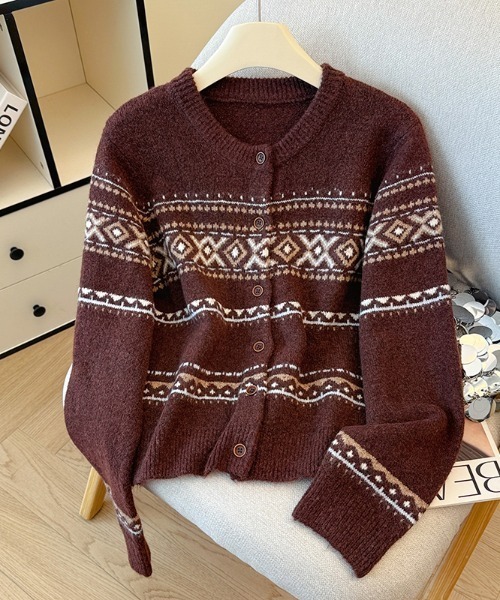 LUCPY(ラクピー)の「ノルディック柄クルーネックニットカーディガン(カーディガン/ボレロ・レディース・レッド/グレー/ホワイト・FREE)」の3枚目の写真