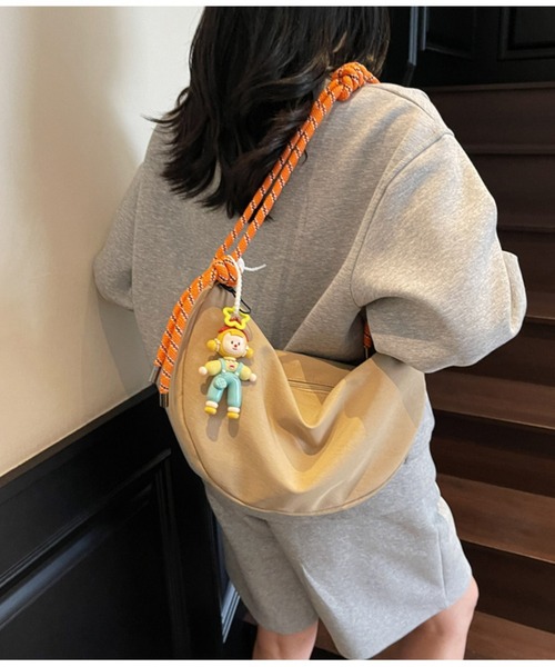 CHEER(チアー)の「【コードロープショルダーストラップ】ナイロンライク ハーフムーンショルダーバッグ / スポーティー クロスボディバッグ(ショルダーバッグ・レディース・イエロー/ブラック/ホワイト/ベージュ/グリーン・FREE)」の20枚目の写真
