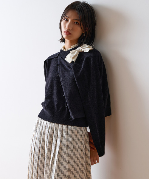 Tiara(ティアラ)の「リボンブローチ付きクルーネックカーディガン(カーディガン/ボレロ・レディース・ブラック/ボルドー/アイボリー・FREE)」の8枚目の写真