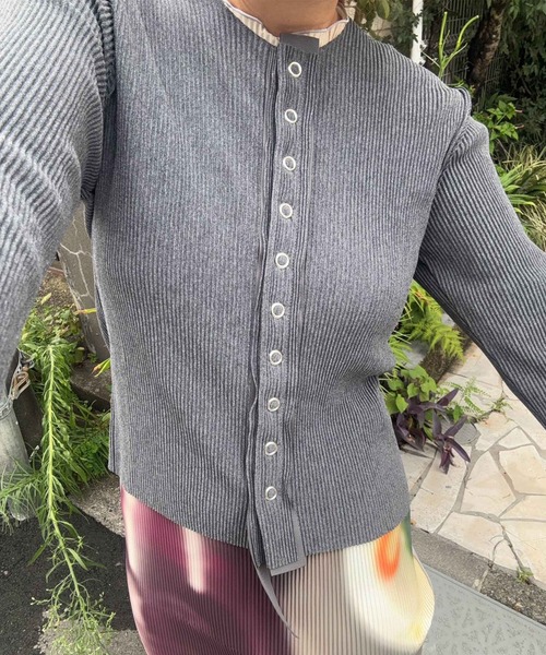 CONZ(コンズ)の「CRISP SNAP CARDIGAN(Tシャツ/カットソー・レディース・ブラック/グレー・FREE)」の2枚目の写真