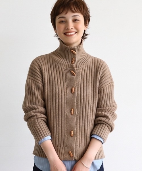 Sew loop(ソーループ)の「トグルボタンハイネックリブニットカーディガン(カーディガン/ボレロ・レディース・グレー/ブラック/キャメル・FREE)」の1枚目の写真