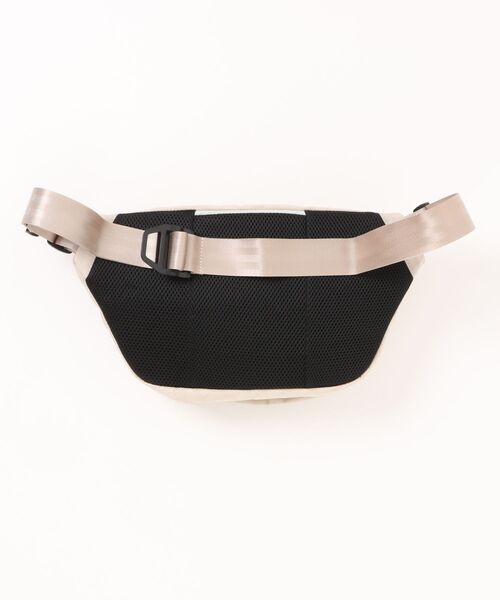 CHROME（クローム）の「CHROME/クローム ウエストポーチ BOT FLAP SLING 5L 耐水 BJ009CHLK（ボディバッグ/ウエストポーチ・メンズ・ホワイト・5L）」の2枚目の写真