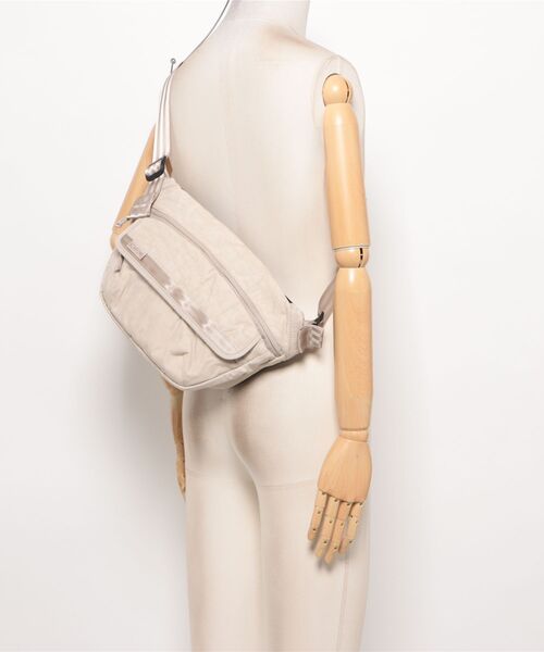 CHROME（クローム）の「CHROME/クローム ウエストポーチ BOT FLAP SLING 5L 耐水 BJ009CHLK（ボディバッグ/ウエストポーチ・メンズ・ホワイト・5L）」の6枚目の写真