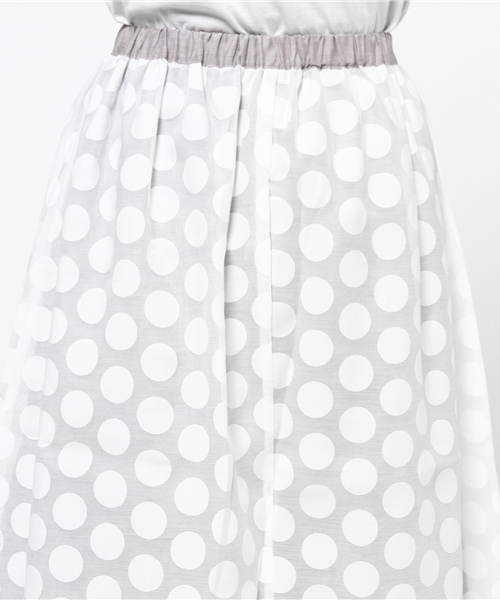 POU DOU DOU（プードゥドゥ）の「オーガンジーオパールドットロングスカート（スカート・レディース・ブラック/オフホワイト/ブルー・3）」の8枚目の写真
