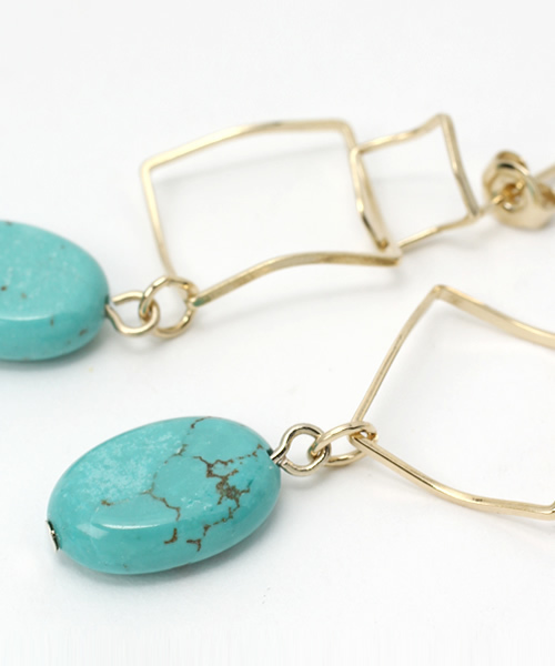 ROPE' PICNIC（ロペピクニック）の「変型ダイヤ／ストーンピアス（ピアス（両耳用）・レディース・ターコイズブルー/サンドベージュ・FREE）」の4枚目の写真