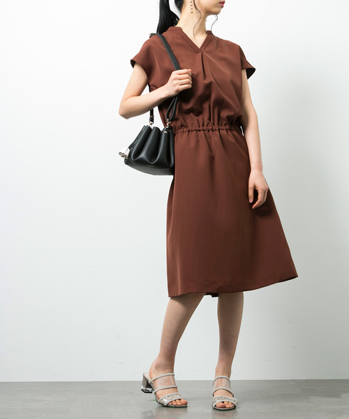 STUDIOUS（ステュディオス）の「【STUDIOUS】 スキッパーエアリーワンピース（ワンピース・レディース・キャメル/ネイビー/カーキ/ブルー/サックスブルー/チェック/バーガンディー/マルチ/ブラウン・FREE）」の2枚目の写真