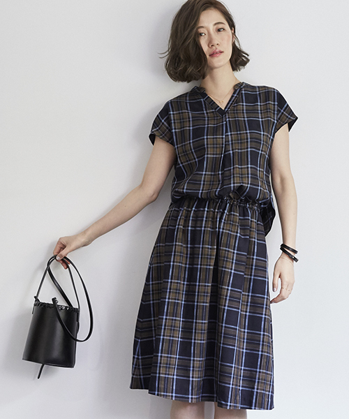 STUDIOUS（ステュディオス）の「【STUDIOUS】 スキッパーエアリーワンピース（ワンピース・レディース・キャメル/ネイビー/カーキ/ブルー/サックスブルー/チェック/バーガンディー/マルチ/ブラウン・FREE）」の9枚目の写真