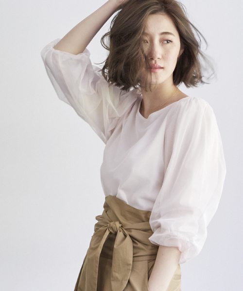 STUDIOUS（ステュディオス）の「【WEB限定】STUDIOUS ボリュームスリーブチュールブラウス（シャツ/ブラウス・レディース・オフホワイト/グレー・FREE）」の2枚目の写真