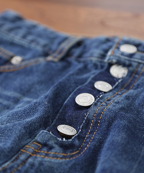 CUBE SUGAR（キューブシュガー）の「 10オンスデニム 折り返しリメイクデニムパンツ（デニムパンツ・レディース・ブルー/ワンウォッシュ・L/M）」の15枚目の写真