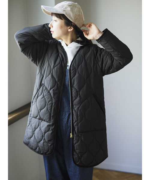 Sunny clouds（サニークラウズ）の「ＳＵＮＮＹ　ＣＬＯＵＤＳ　ノーカラーのキルトコート（ノーカラーコート・レディース・ベージュ/ブラック・NM/MEDIUM/LARGE/X-LARGE/XX-LARGE）」の5枚目の写真