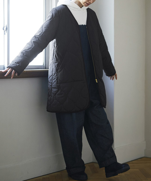 Sunny clouds（サニークラウズ）の「ＳＵＮＮＹ　ＣＬＯＵＤＳ　ノーカラーのキルトコート（ノーカラーコート・レディース・ベージュ/ブラック・NM/MEDIUM/LARGE/X-LARGE/XX-LARGE）」の6枚目の写真