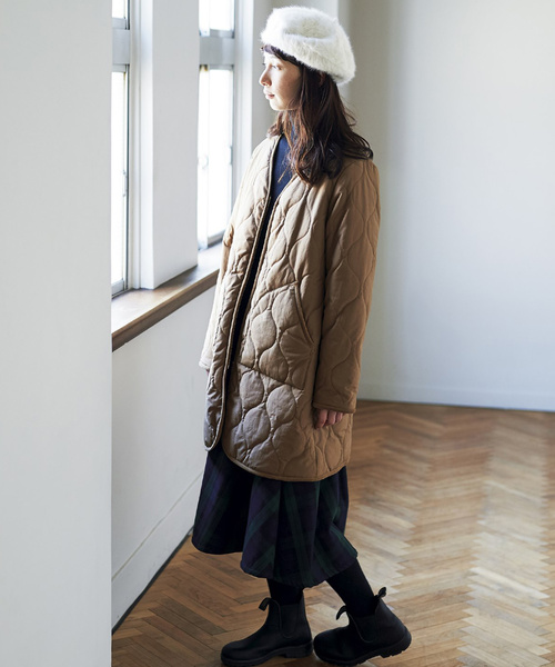 Sunny clouds（サニークラウズ）の「ＳＵＮＮＹ　ＣＬＯＵＤＳ　ノーカラーのキルトコート（ノーカラーコート・レディース・ベージュ/ブラック・NM/MEDIUM/LARGE/X-LARGE/XX-LARGE）」の11枚目の写真