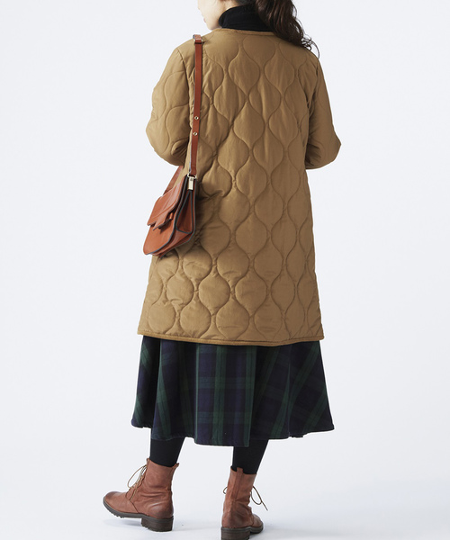 Sunny clouds（サニークラウズ）の「ＳＵＮＮＹ　ＣＬＯＵＤＳ　ノーカラーのキルトコート（ノーカラーコート・レディース・ベージュ/ブラック・NM/MEDIUM/LARGE/X-LARGE/XX-LARGE）」の17枚目の写真