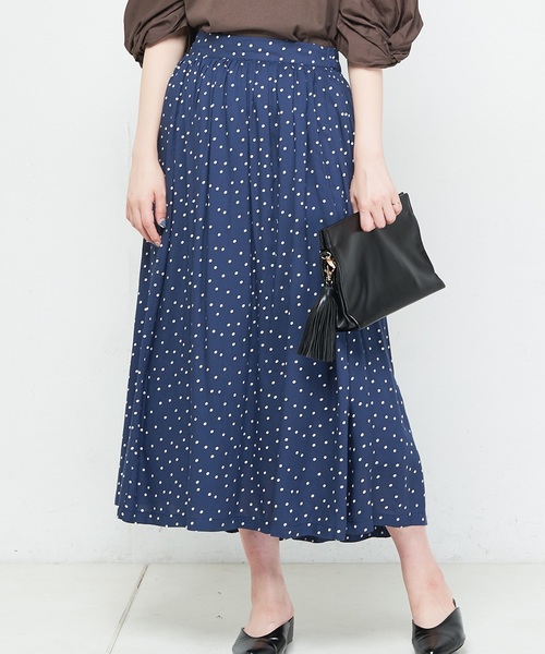 natural couture(ナチュラルクチュール)の「ドットロングスカート(スカート・レディース・ベージュ/ネイビー/ブラック・FREE)」の3枚目の写真