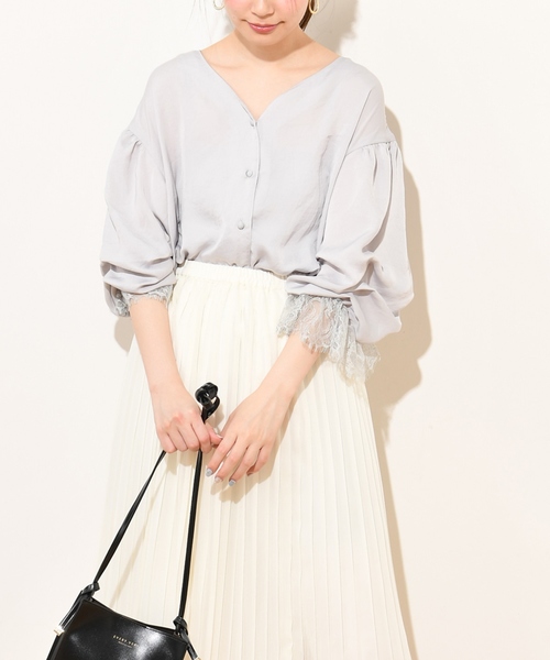 natural couture（ナチュラルクチュール）の「袖口レースヴィンテージサテンブラウス（シャツ/ブラウス・レディース・サックスブルー/アイボリー/ピンクベージュ・FREE）」の3枚目の写真