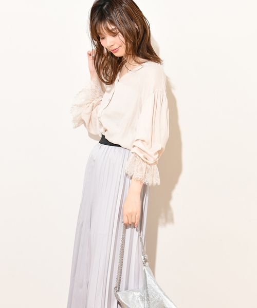 natural couture（ナチュラルクチュール）の「袖口レースヴィンテージサテンブラウス（シャツ/ブラウス・レディース・サックスブルー/アイボリー/ピンクベージュ・FREE）」の2枚目の写真