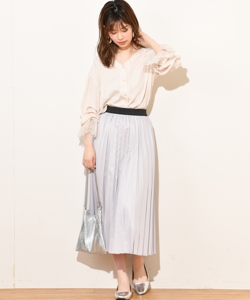 natural couture（ナチュラルクチュール）の「袖口レースヴィンテージサテンブラウス（シャツ/ブラウス・レディース・サックスブルー/アイボリー/ピンクベージュ・FREE）」の4枚目の写真