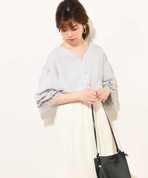 natural couture（ナチュラルクチュール）の「袖口レースヴィンテージサテンブラウス（シャツ/ブラウス・レディース・サックスブルー/アイボリー/ピンクベージュ・FREE）」の8枚目の写真