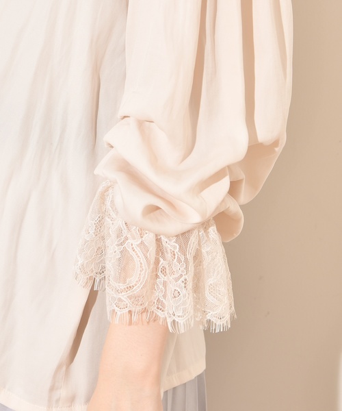 natural couture（ナチュラルクチュール）の「袖口レースヴィンテージサテンブラウス（シャツ/ブラウス・レディース・サックスブルー/アイボリー/ピンクベージュ・FREE）」の16枚目の写真