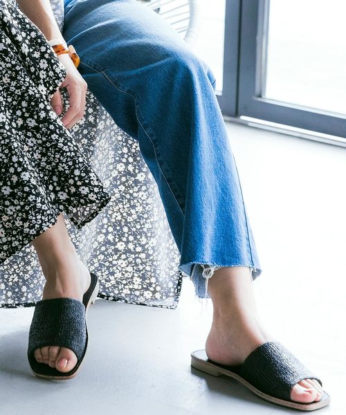 KOBE LETTUCE（コウベレタス）の「ベーシックオープントゥフラットサンダル（サンダル・レディース・アイボリー/キャメル/ブラック/イエロー/ブラック系その他/その他・L/LL/M/S）」の3枚目の写真