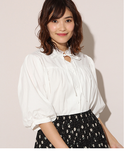 apres jour（アプレジュール）の「袖ボリュームハイネックリボンブラウス【ZOZOTOWN限定アイテム】（シャツ/ブラウス・レディース・ブラック/オフホワイト・フリー）」の5枚目の写真