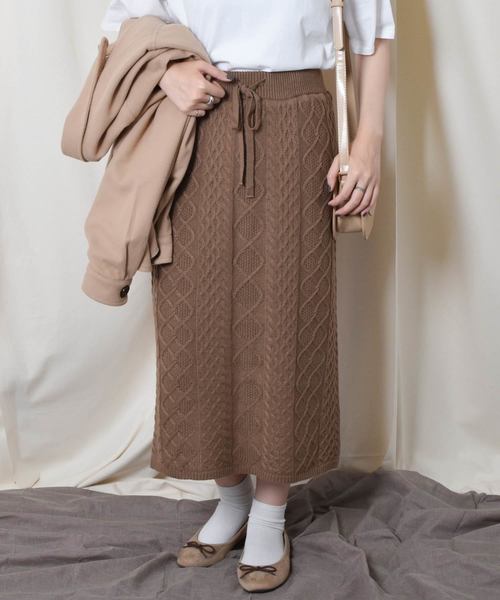 PairPair（ペアペア）の「ケーブルニットナロースカート（スカート・レディース・モカ/ライトベージュ・FREE）」の2枚目の写真