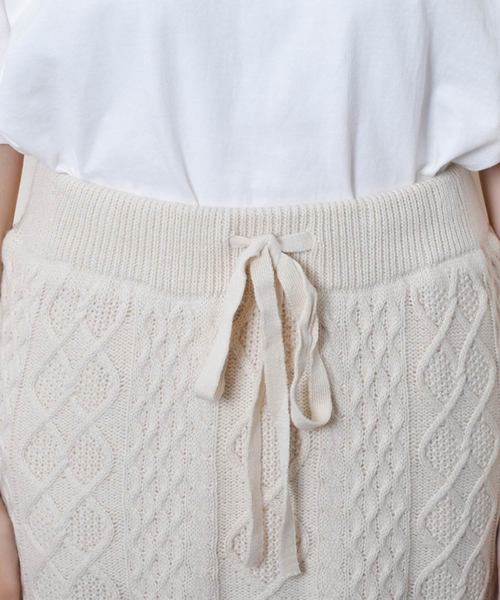 PairPair（ペアペア）の「ケーブルニットナロースカート（スカート・レディース・モカ/ライトベージュ・FREE）」の9枚目の写真