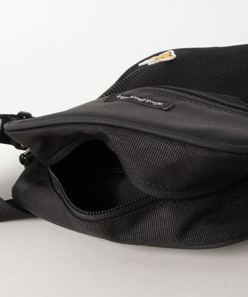 Mark Gonzales(マーク・ゴンザレス)の「Mark Gonzales/マークゴンザレス PORTRAIT BAG(ショルダーバッグ・メンズ・ブラック/ベージュ/ネイビー・FREE)」の5枚目の写真
