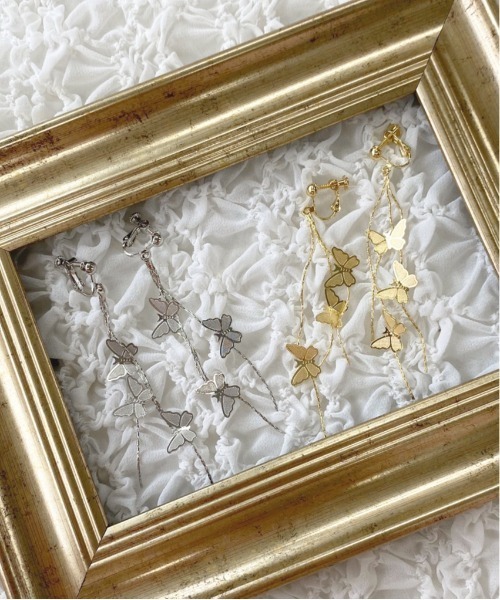 apres jour（アプレジュール）の「【apres jour×ARIAZ】ユラユラチョウモチーフイヤリング（イヤリング・レディース・シルバー/ゴールド/ナチュラル/その他/ライトグレー・FREE）」の9枚目の写真