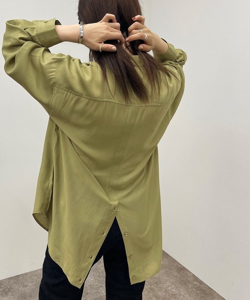apres jour mignon(アプレジュールミニョン)の「バックスリットシャツ【ZOZOTOWN限定アイテム】(シャツ/ブラウス・レディース・ブラック/オフホワイト/ダークパープル/その他・フリー/X-LARGE)」の4枚目の写真