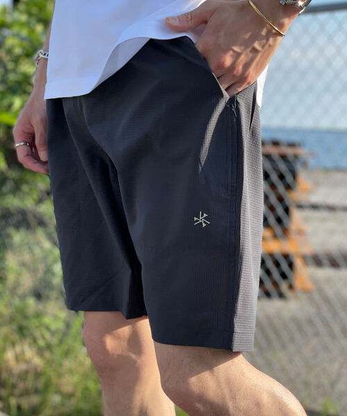 GLOSTER（グロスター）の「AIR TROUGH  SHORTS ボードショーツ通気性◎、軽量◎、ストレッチ性◎の機能素材を使用（その他パンツ・メンズ・ネイビー/チャコールグレー・LARGE/SMALL/MEDIUM）」の2枚目の写真