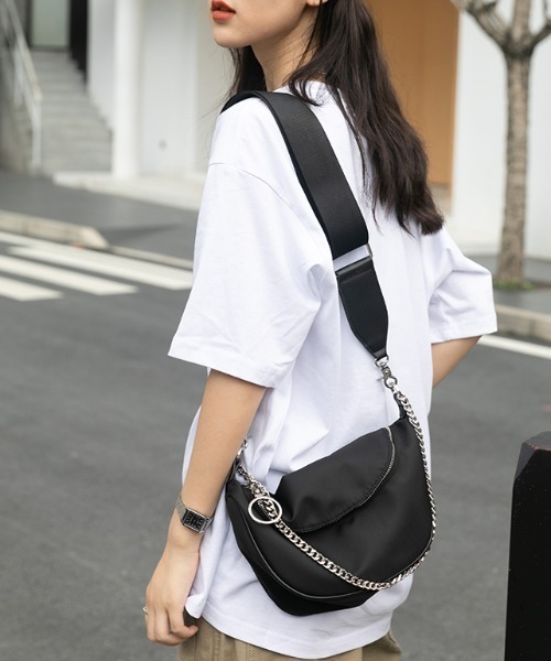 KOR（ケーオーアール）の「2WAYチェーン付ボディバッグ（ボディバッグ/ウエストポーチ・レディース・ブラック・FREE）」の13枚目の写真