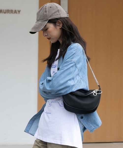 KOR（ケーオーアール）の「2WAYチェーン付ボディバッグ（ボディバッグ/ウエストポーチ・レディース・ブラック・FREE）」の4枚目の写真