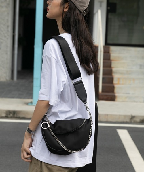 KOR（ケーオーアール）の「2WAYチェーン付ボディバッグ（ボディバッグ/ウエストポーチ・レディース・ブラック・FREE）」の8枚目の写真