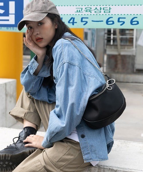 KOR（ケーオーアール）の「2WAYチェーン付ボディバッグ（ボディバッグ/ウエストポーチ・レディース・ブラック・FREE）」の17枚目の写真