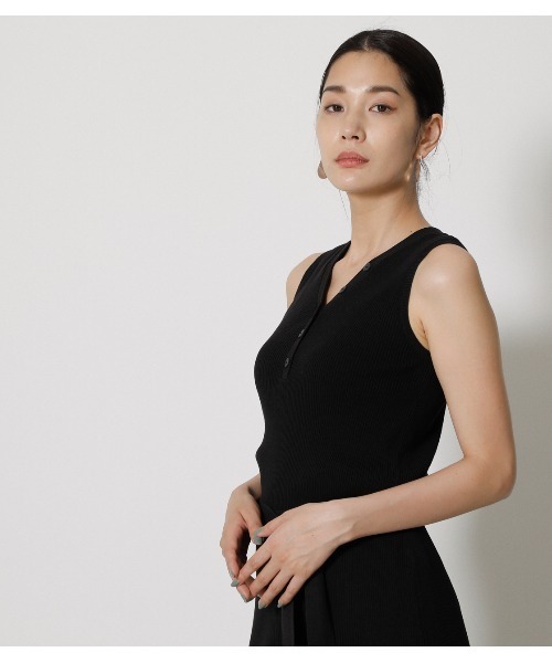 AZUL by moussy（アズールバイマウジー）の「HENRY NECK SUMMER KNIT TANK/ヘンリーネックサマーニットタンク（タンクトップ・レディース・ライトベージュ/ブラック/ダークブラウン・MEDIUM/SMALL）」の4枚目の写真