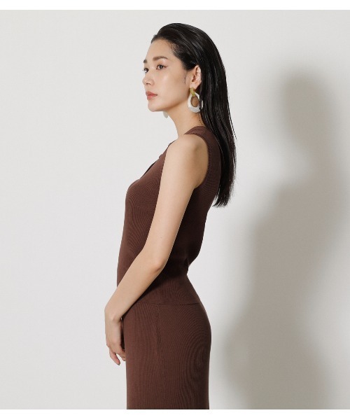 AZUL by moussy（アズールバイマウジー）の「HENRY NECK SUMMER KNIT TANK/ヘンリーネックサマーニットタンク（タンクトップ・レディース・ライトベージュ/ブラック/ダークブラウン・MEDIUM/SMALL）」の17枚目の写真