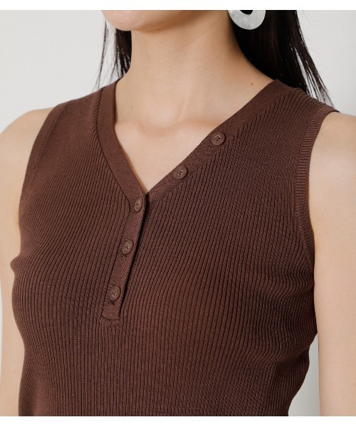 AZUL by moussy（アズールバイマウジー）の「HENRY NECK SUMMER KNIT TANK/ヘンリーネックサマーニットタンク（タンクトップ・レディース・ライトベージュ/ブラック/ダークブラウン・MEDIUM/SMALL）」の19枚目の写真