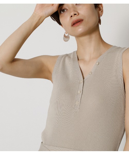 AZUL by moussy（アズールバイマウジー）の「HENRY NECK SUMMER KNIT TANK/ヘンリーネックサマーニットタンク（タンクトップ・レディース・ライトベージュ/ブラック/ダークブラウン・MEDIUM/SMALL）」の22枚目の写真