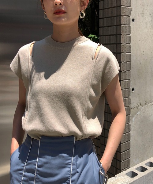 &g'aime（アンジェム）の「【&g’aime】サイドスリットニット（ニット/セーター・レディース・チャコールグレー/ブラック/ベージュ/カーキ・FREE）」の4枚目の写真