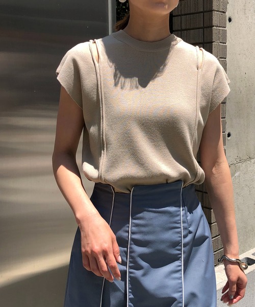 &g'aime（アンジェム）の「【&g’aime】サイドスリットニット（ニット/セーター・レディース・チャコールグレー/ブラック/ベージュ/カーキ・FREE）」の6枚目の写真