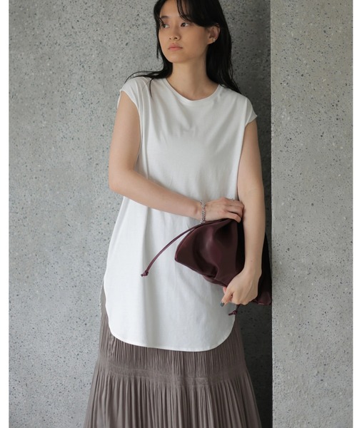 AMERICAN HOLIC(アメリカンホリック)の「裾ラウンドノースリーブカットプルオーバー(Tシャツ/カットソー・レディース・カーキ/オフホワイト/グレイッシュベージュ/その他7・M/L)」の1枚目の写真