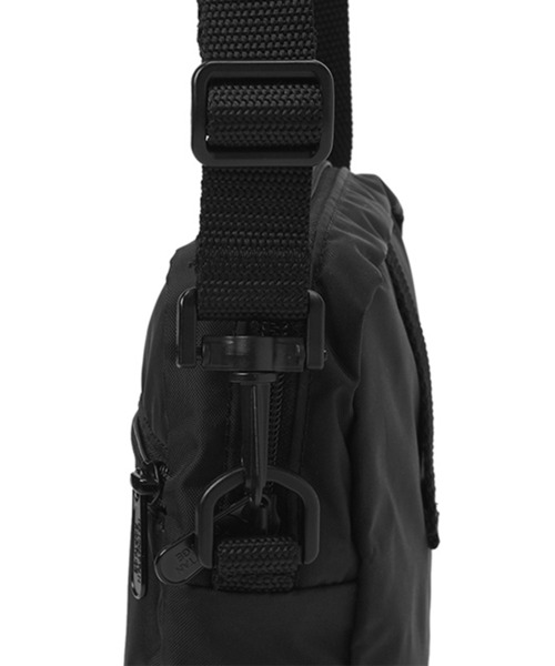 Manhattan Portage（マンハッタンポーテージ）の「City Light Bag CORDURAR Lite（ショルダーバッグ・メンズ・ブラック/マルチ・X-SMALL）」の12枚目の写真